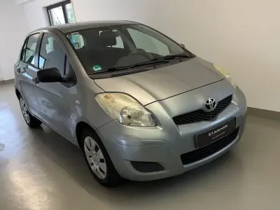 Gebraucht Toyota Yaris Cool 90 PS (66 kW) 2010 Silber Kleinwagen