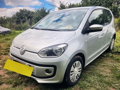 Gebraucht VW up! move up! 60 PS (44 kW) 2016 Light silver metallic Kleinwagen
