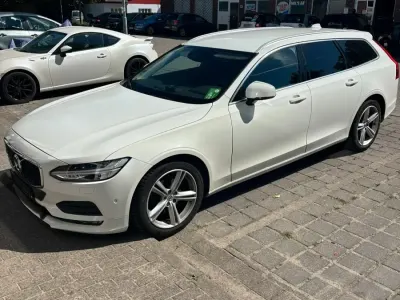 Gebraucht Volvo V90 Momentum 190 PS (139 kW) 2017 Weiß Kombi