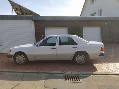 Gebraucht Mercedes E230 132 PS (97 kW) 1990 Weiß Limousine