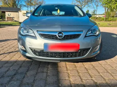 Gebraucht Opel Astra 140 PS (102 kW) 2012 Limousine
