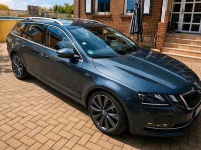 Gebraucht Skoda Octavia LAURIN & KLEMENT 140 PS (102 kW) 2018 Grau Kombi