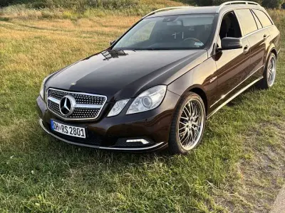 Gebraucht Mercedes E500 Elegance 387 PS (284 kW) 2009 Braun Kombi