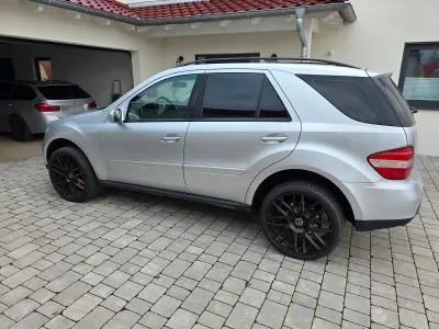 Usata Mercedes ML320 224 CV (164 kW) 2006 Argento SUV