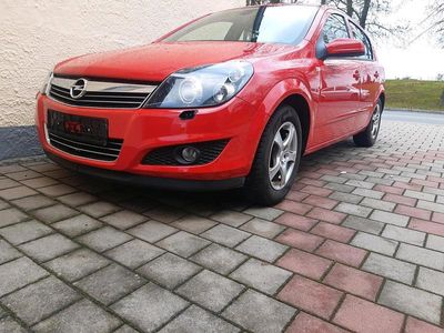 Rot Gebraucht 2008 Opel Astra Limousine | 3.888 € (Etwas zu teuer)
