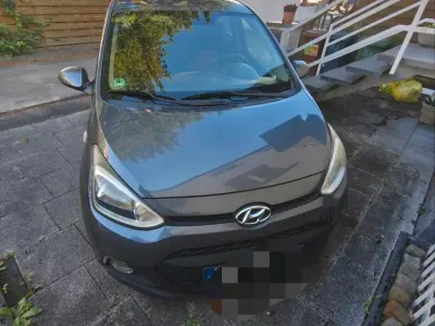 Gebraucht Hyundai i10 67 PS (49 kW) 2015 Grau Kleinwagen