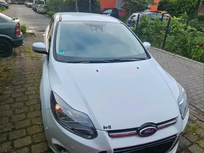 Gebraucht Ford Focus 125 PS (91 kW) 2014 Weiß Limousine