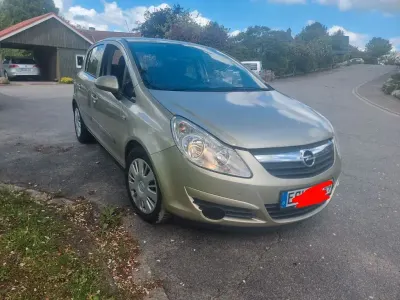 Usado Opel Corsa Color Edition 90 HP (66 kW) 2009 Citadino
