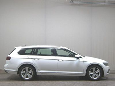 Usata VW Passat Elegance 150 CV (110 kW) 2020 Bianco Berlina