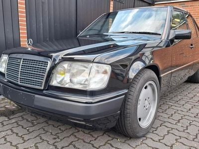 Schwarz Gebraucht 1993 Mercedes E400 Limousine | 49.980 €