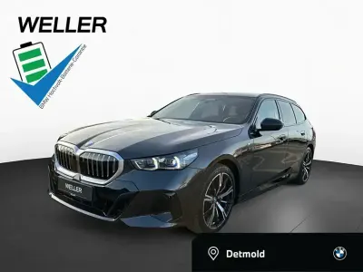 Gebraucht BMW 550e M Sport 489 PS (359 kW) 2024 Sophistograu (grau) Kombi