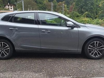 Second-hand Volvo V40 Momentum 120 CP (88 kW) 2019 Gri Berlinǎ