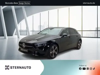 Gebraucht Mercedes A180 Night 136 PS (100 kW) 2025 Unilack nachtschwarz Limousine