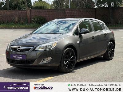 Usata Opel Astra Edition 140 CV (102 kW) 2011 Grigio Berlina