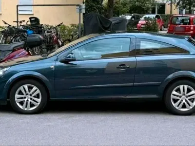 Gebraucht Opel Astra GTC 116 PS (85 kW) 2010 Blau Limousine
