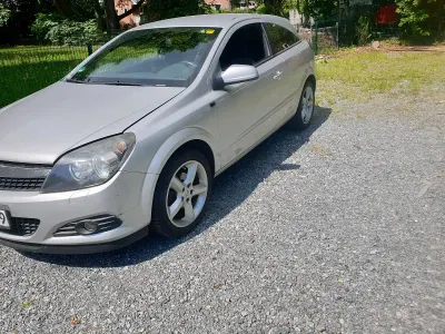 Gebraucht Opel Astra GTC 140 PS (102 kW) 2009 Silber Coupé