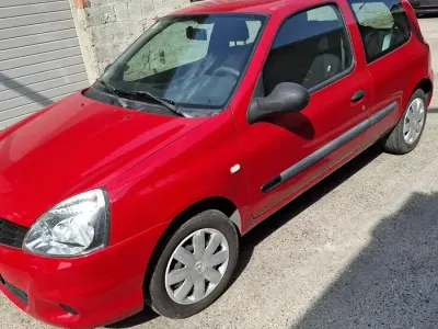 Gebraucht Renault Clio 75 PS (55 kW) 2012 Rot Kleinwagen