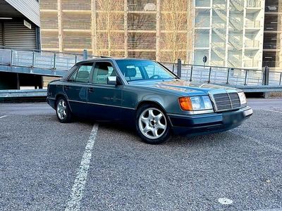 Second-hand Mercedes E230 132 CP (97 kW) 1990 Berlinǎ