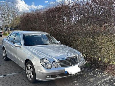 Gebraucht Mercedes E220 150 PS (110 kW) 2006 Silber Limousine