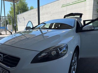 Gebraucht Volvo V40 120 PS (88 kW) 2016 Weiß Limousine