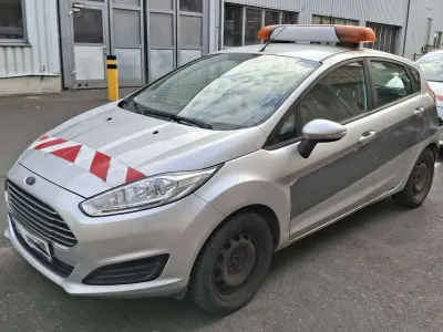Gebraucht Ford Fiesta Trend 65 PS (47 kW) 2015 Silbergrau Kleinwagen