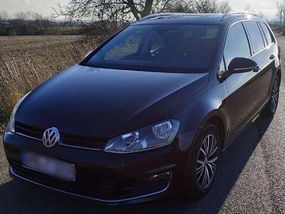 Schwarz Gebraucht 2016 VW Golf VII Allstar Kombi | 8.950 € (Etwas zu teuer)