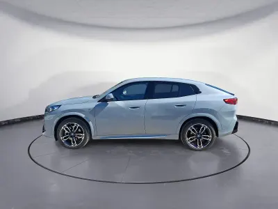 Gebraucht BMW iX2 M Sport 230 kW (313 PS) 2025 Silber SUV