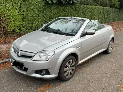 Używany Opel Tigra Enjoy 90 KM (66 kW) 2005 Srebrny Kabriolet