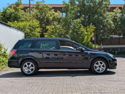 Gebraucht Opel Astra Sport 105 PS (77 kW) 2007 Schwarz Limousine
