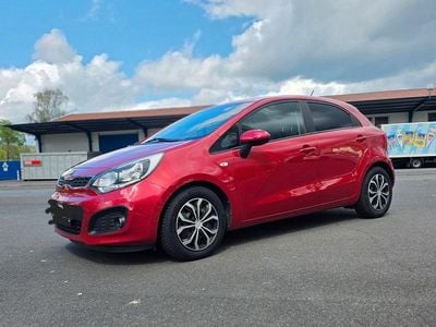 Second-hand Kia Rio DREAM-TEAM Edition 109 CP (80 kW) 2014 Roșu Berlinǎ