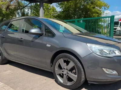 Gebraucht Opel Astra Sport 110 PS (80 kW) 2013 Grau Limousine