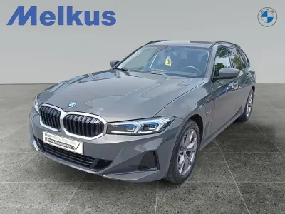 Gebraucht BMW 330 Sport Line 184 PS (135 kW) 2023 Grau Kombi