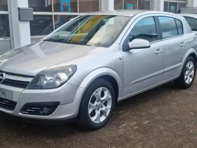 Gebraucht Opel Astra 105 PS (77 kW) 2006 Silber Limousine