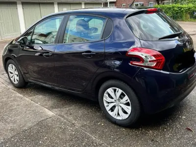 Gebraucht Peugeot 208 68 PS (50 kW) 2014 Kleinwagen
