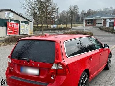 Gebraucht Volvo V70 136 PS (100 kW) 2013 Rot Kombi