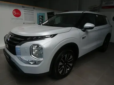 Neu Mitsubishi Outlander P-HEV Plus 306 PS (225 kW) 2026 Weiß SUV