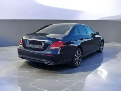 Gebraucht Mercedes E300 194 PS (142 kW) 2019 Blau Limousine