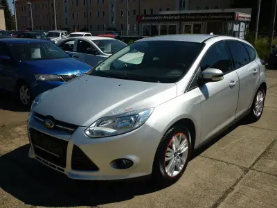 Gebraucht Ford Focus Trend 125 PS (91 kW) 2012 Silber Limousine