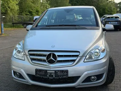Gebraucht Mercedes B180 109 PS (80 kW) 2011 Silber Van / Kleinbus
