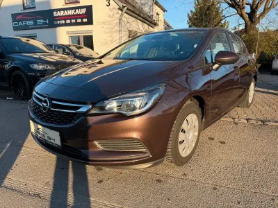 Używany Opel Astra Edition 125 KM (91 kW) 2017 Brązowy Sedan/Limuzyna