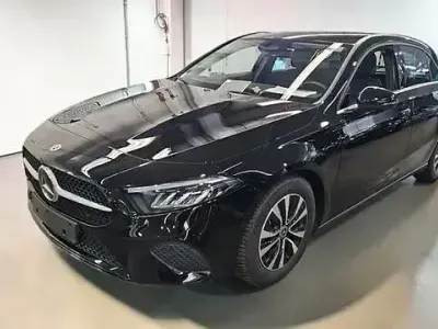 Gebraucht Mercedes A180 116 PS (85 kW) 2025 Nachtschwarz Limousine