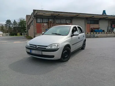 Używany Opel Corsa 80 KM (58 kW) 2002 Srebrny Hatchback
