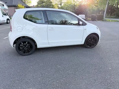 Używany VW up! 60 KM (44 kW) 2015 Biały Hatchback