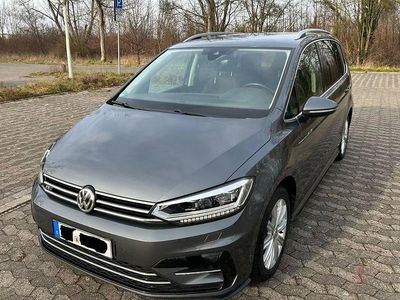 Grau Gebraucht 2018 VW Touran Highline Van / Kleinbus | 22.900 € (Etwas zu teuer)