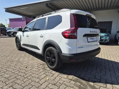 Gebraucht Dacia Jogger Extreme 110 PS (80 kW) 2023 Gletscherweiß gletscherweiß Van / Kleinbus