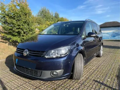 Gebraucht VW Touran Cup 140 PS (102 kW) 2014 Blau Van / Kleinbus