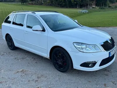 Gebraucht Skoda Octavia RS 170 PS (125 kW) 2011 Weiß Kombi