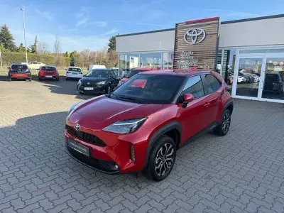 Gebraucht Toyota Yaris Connect Style 116 PS (85 kW) 2023 Karminarot metallic Kleinwagen