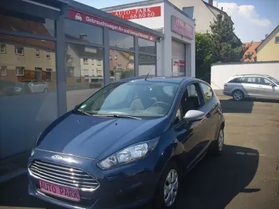 Gebraucht Ford Fiesta Ambiente 60 PS (44 kW) 2014 Blau Kleinwagen