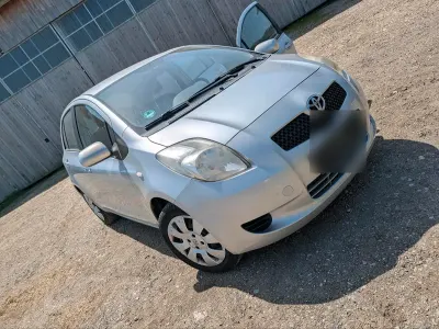 Gebraucht Toyota Yaris 64 PS (47 kW) 2009 Silber Kleinwagen